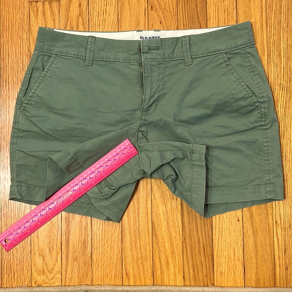 Old Navy Shorts - Picture 2 of 4